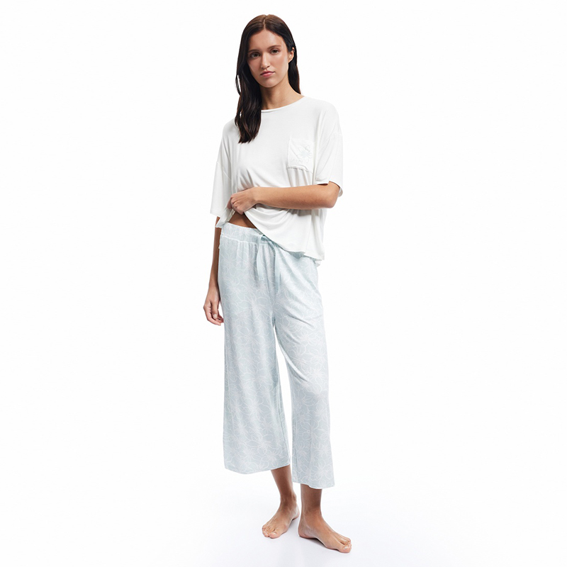 Short sleeve crew neck viscose floral capri pajama set